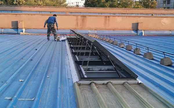 某区域性物流仓储中心潼关排烟窗系统安装项目