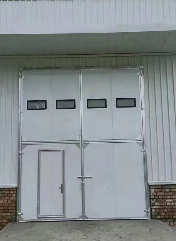 潼关工业门在设备装配车间出入口的实施记录