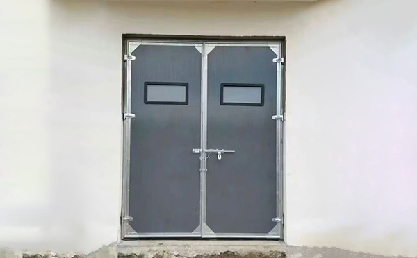 潼关工业门在高温作业区域的运行表现